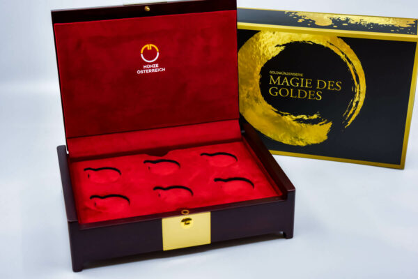Wooden collector's box from the "Magic of Gold" series