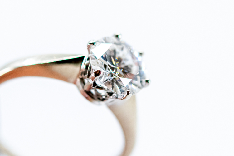 https://www.goldundco.at/wp-content/uploads/2022/09/brilliantring-diamant-ring-edelstein-ankauf-1.jpg